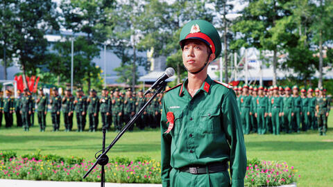 Nụ hôn lên Quân kỳ Quyết thắng