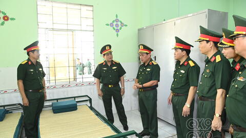 Quân khu kiểm tra Ban CHQS cấp xã tại Cà Mau